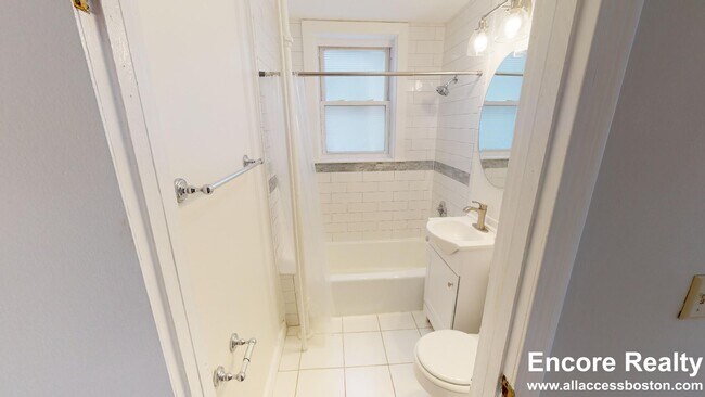 Building Photo - 224 Hanover St