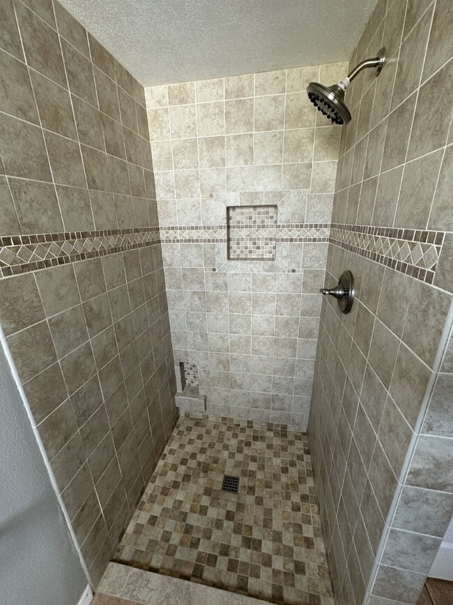Building Photo - Updated 2 Bedroom, 2 Bathroom Home with St...