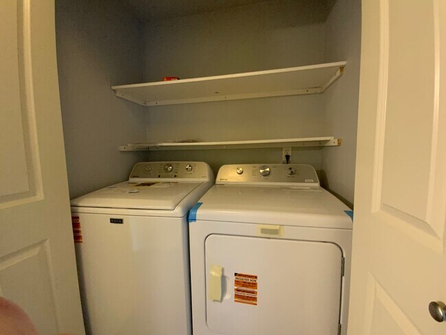 Building Photo - *** RENT SPECIAL 50% off MAY RENT*** Beautiful & Spacious Condo in the Heart of Tacoma