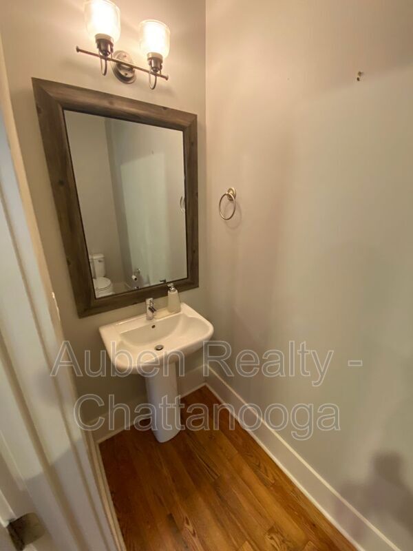 Building Photo - 602 Mariner Way