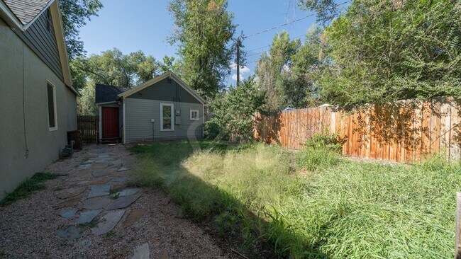 Building Photo - 520 W Pikes Peak Ave