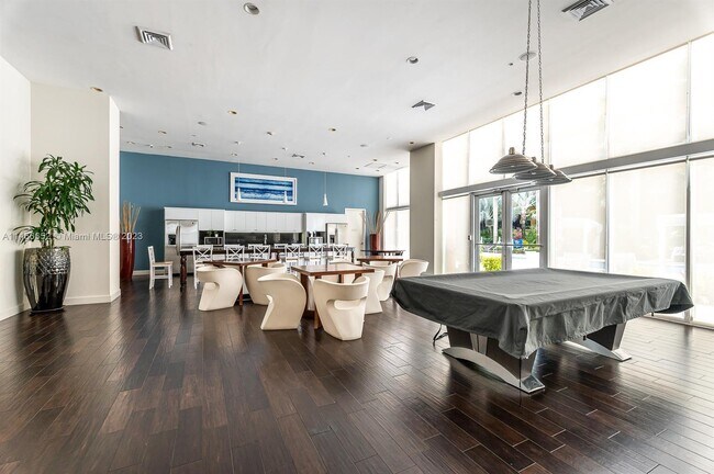 Building Photo - 2775 NE 187th St