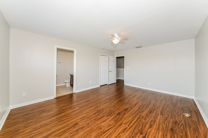 Building Photo - 11510 84th St Cir E