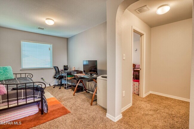 Building Photo - 14553 Sunny Land Ave