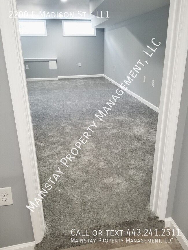 Building Photo - 2200 E Madison St