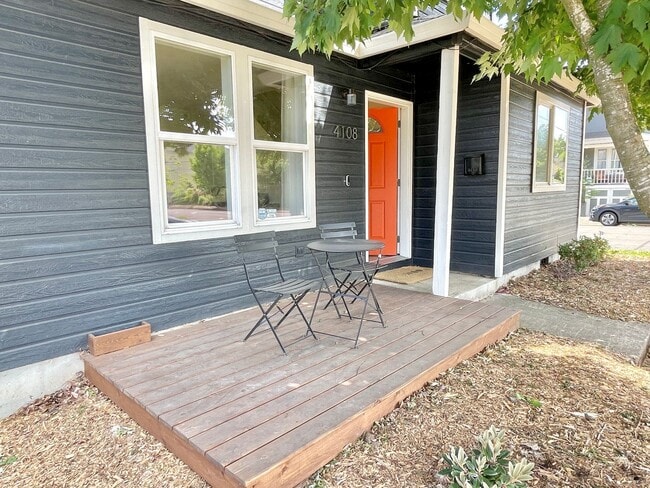Building Photo - Boise Neighborhood 2-Story with Hardwood F...