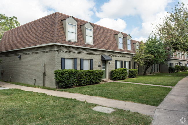 Building Photo - The Ellis Apartments