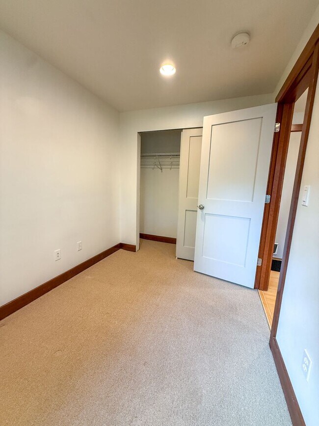 Building Photo - 3bd/2.5ba Seattle Townhome