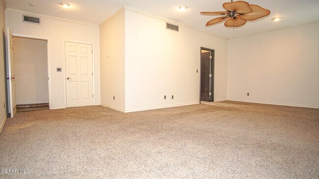 Building Photo - 612 Willow Glen Dr