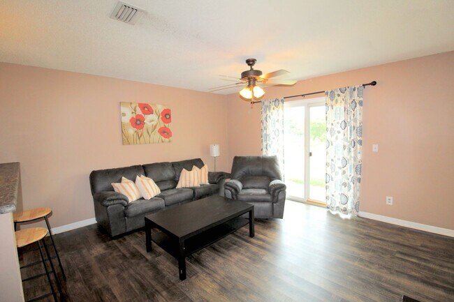 Building Photo - 1330 Hunters Rd