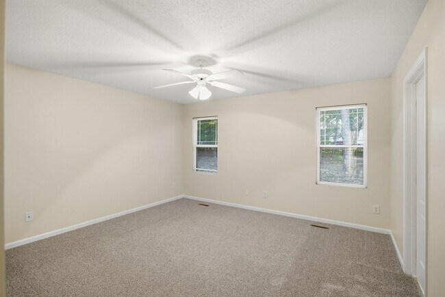 Building Photo - 1701 Willa Pl Dr