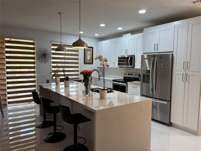 Building Photo - 1362 Canary Island Dr