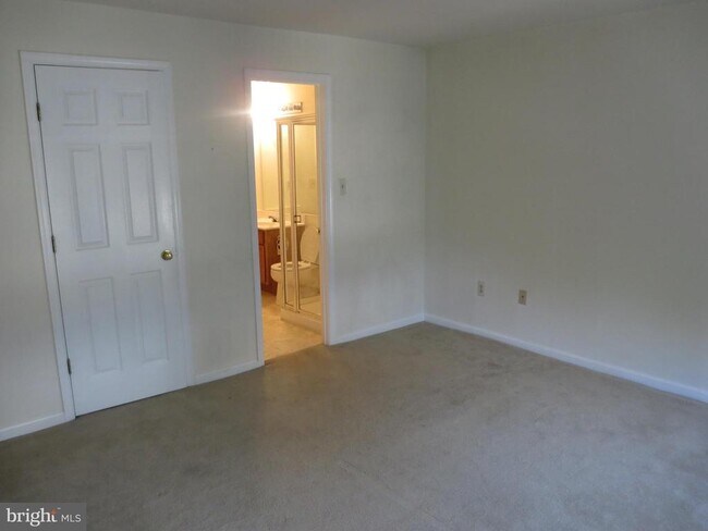 Building Photo - 1024 Gardenview Loop