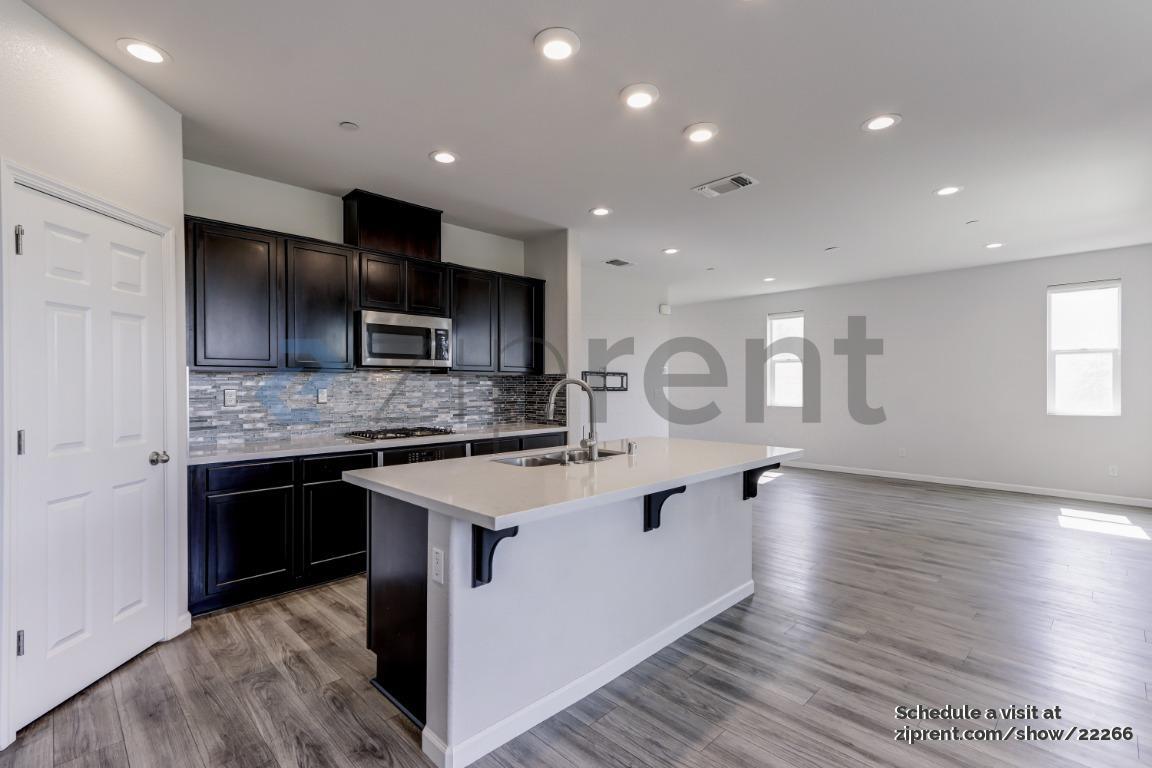 Building Photo - 1523 Oliveira Dr