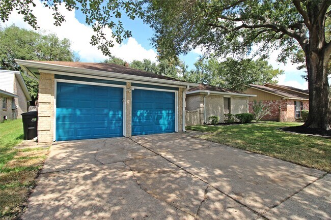 Building Photo - 13111 Sherwood Oaks Dr