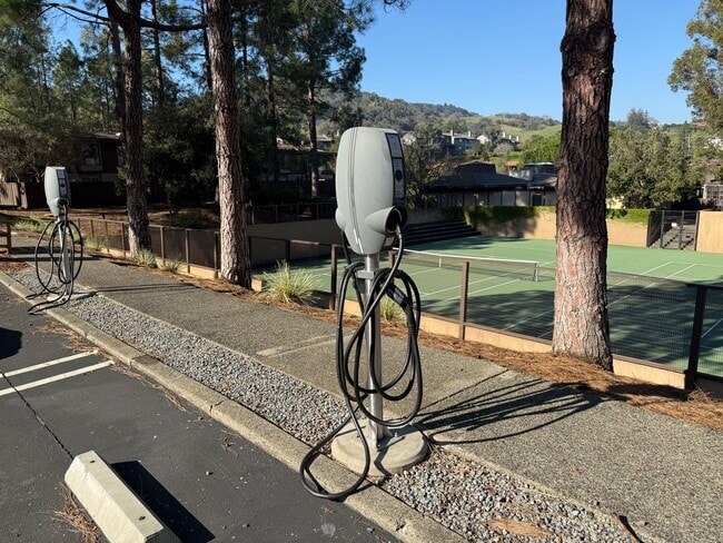 Building Photo - SPACIOUS 3 BEDROOM CONDO IN THE MEADOWS HOA – TERRA LINDA