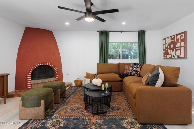 Building Photo - 12271 N 74th St