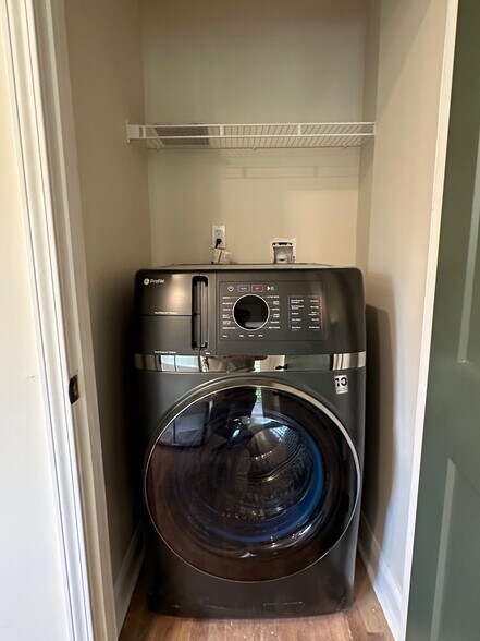 Building Photo - 709 S Church St