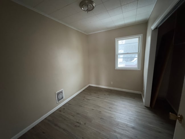 Building Photo - Liberty St 154/156