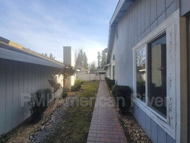 Building Photo - 3041 Wolfe Ct