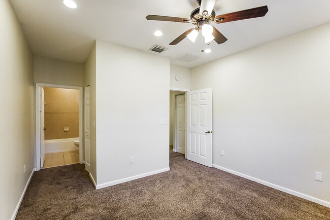 Building Photo - 2423 NW 31st Ct