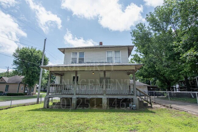 Building Photo - 929 E Myrtle St