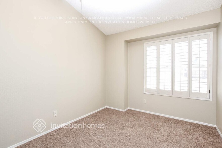 Building Photo - 5704 W Villa Theresa Dr