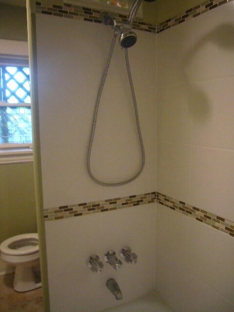 tile tub surround - 557 Clemesha Ave