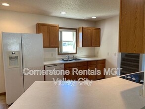 Building Photo - 508 10th Ave SE