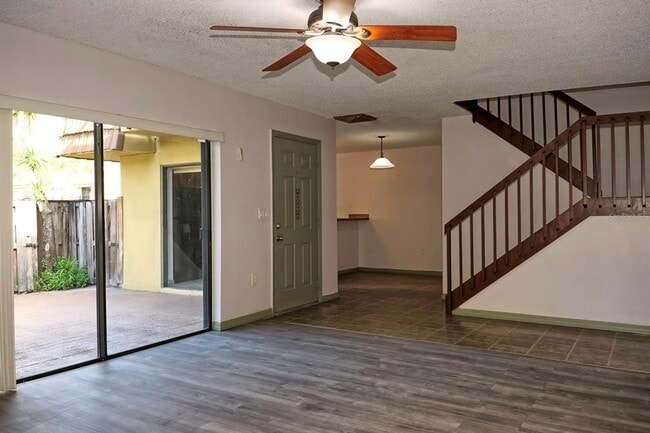 Building Photo - 5289 Middle Ct