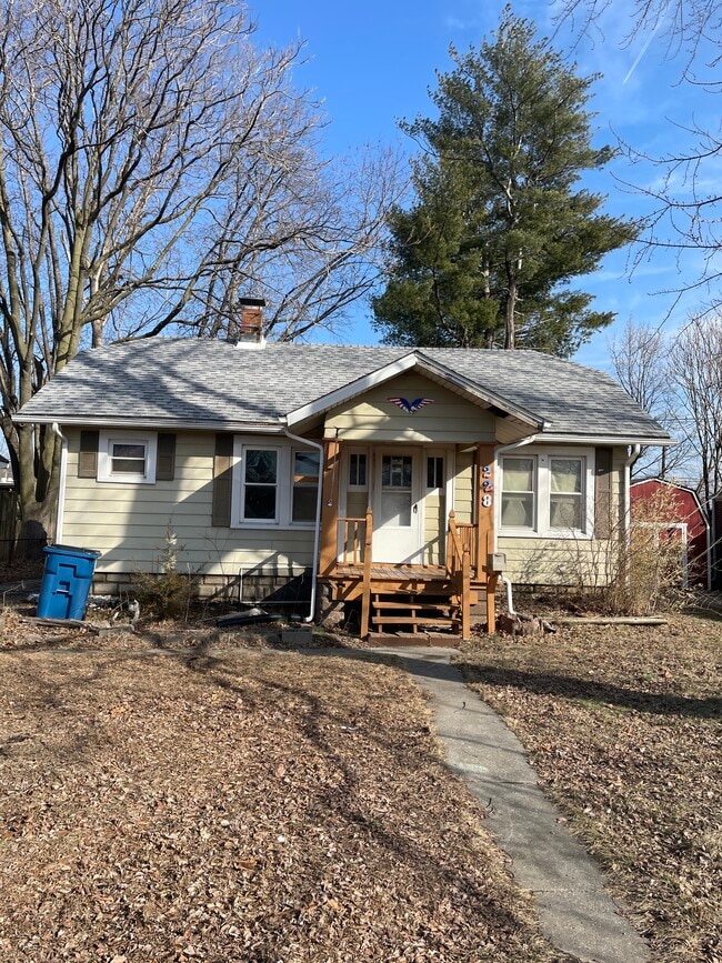 Building Photo - 228 Whitelaw Ave