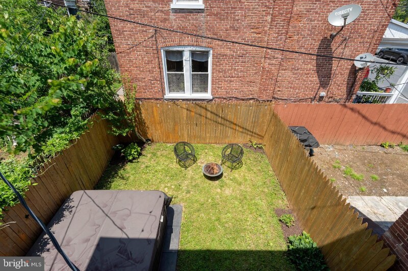 Building Photo - 153 E Ross St