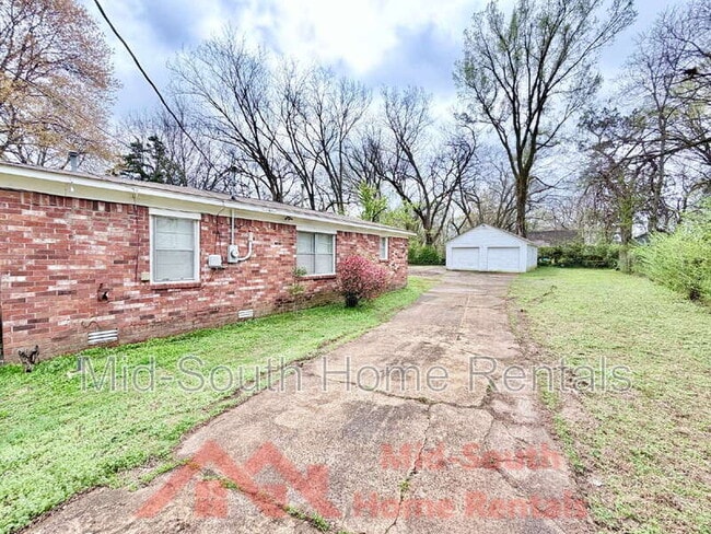 Building Photo - 3389 Cypress Rd