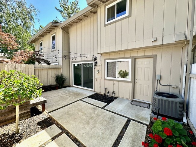 Building Photo - REQUEST A SHOWING AT MossglenProperties .c...