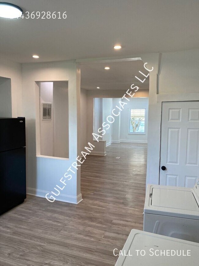 Building Photo - 2566 W Fayette St