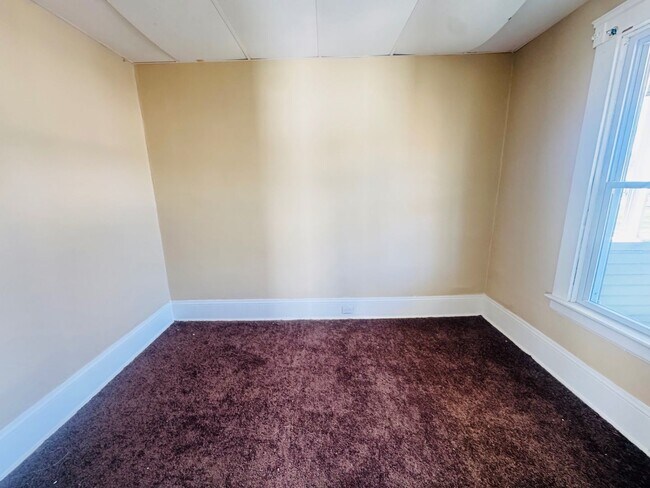 Building Photo - 3405 Roehl Ave