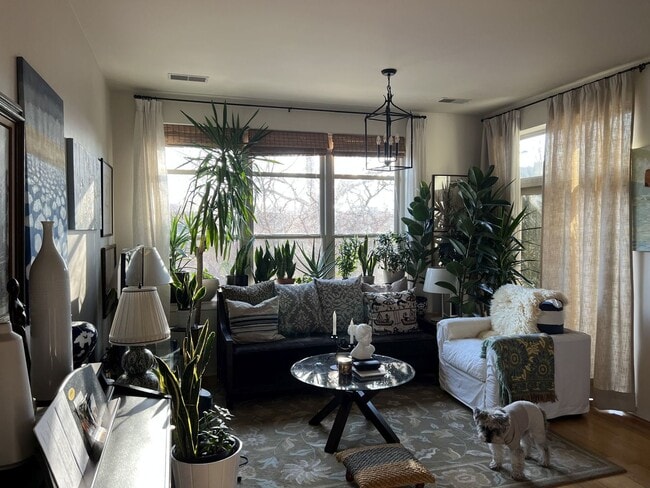 Building Photo - 2935 N Clybourn Ave