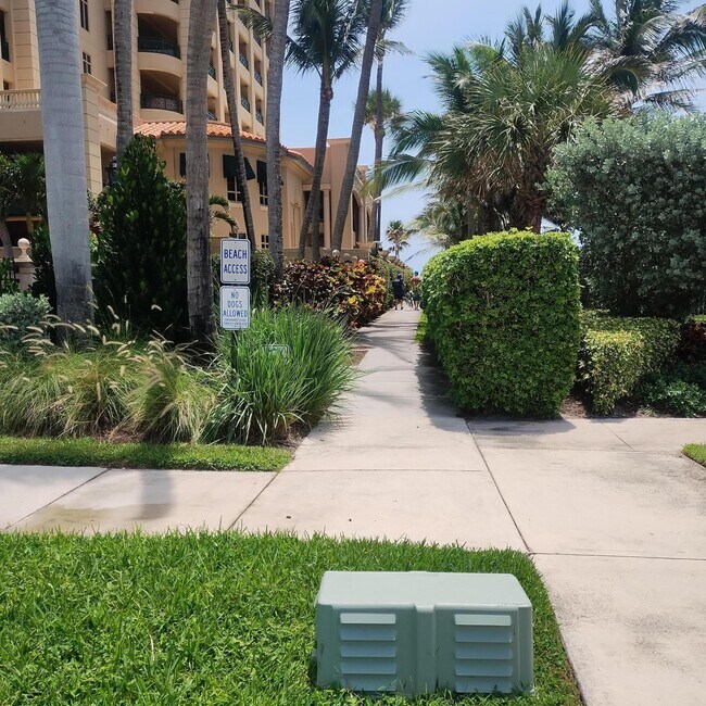 Building Photo - 2730 Banyan Rd