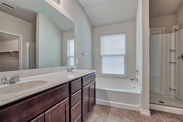 Building Photo - 1529 Castle Creek Dr