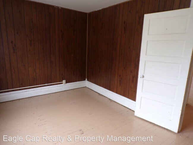 Building Photo - 3 br, 1.5 bath House - 164 E Delta