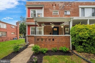 Building Photo - 139 Hawaii Ave NE