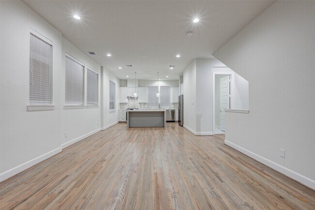 Building Photo - 2808 Grand Fountains Dr