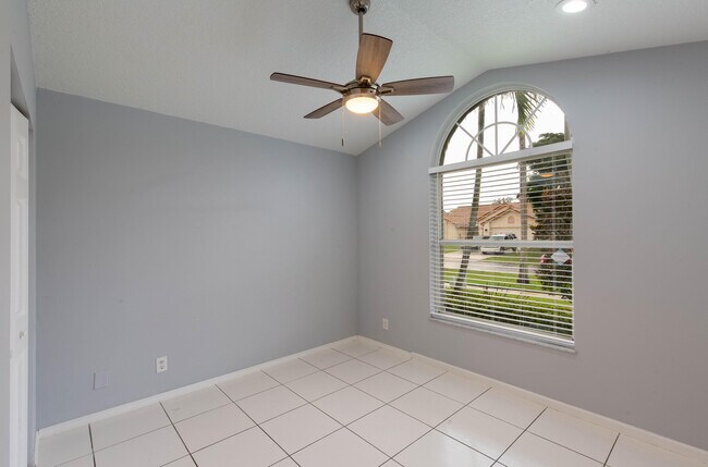 Building Photo - 12622 White Coral Dr