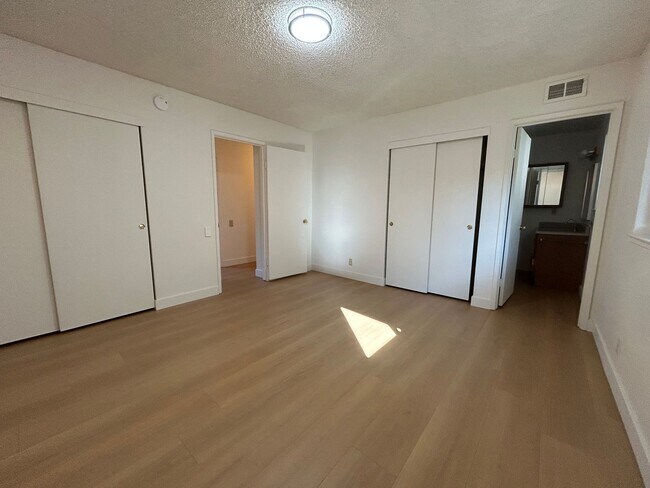 Building Photo - Beautifully Renovated 4 Bedroom 2 Bath Sin...