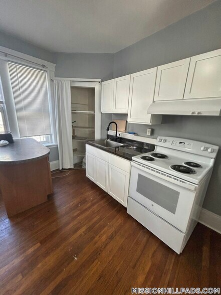 Building Photo - 881 Huntington Ave
