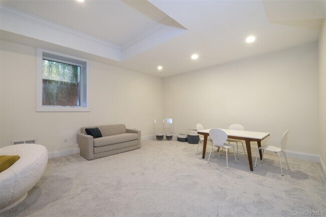Building Photo - 412 Midland Ave