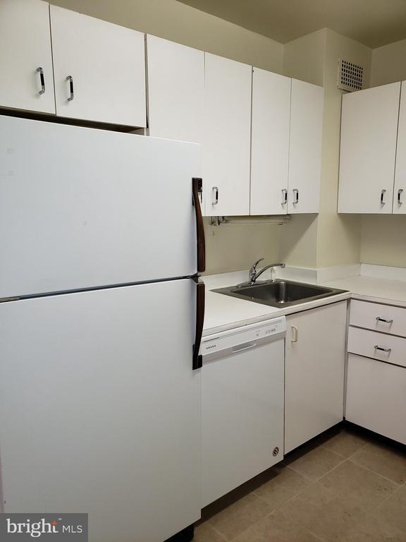 Building Photo - 130 Slade Ave