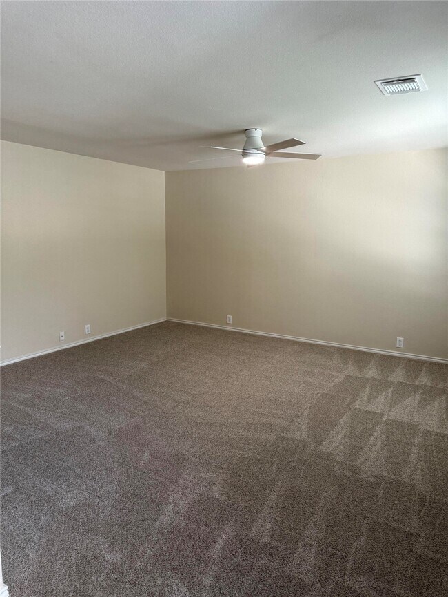 Building Photo - 3933 Brook Hollow Dr