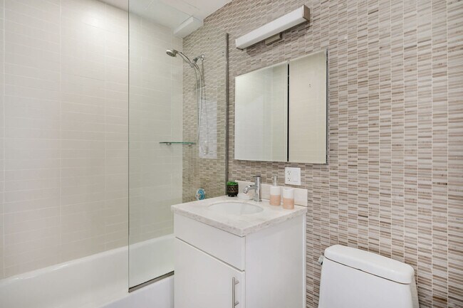 Building Photo - 811 9th Ave