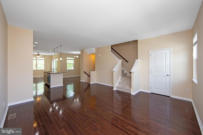Building Photo - 421 Dogwood Dr